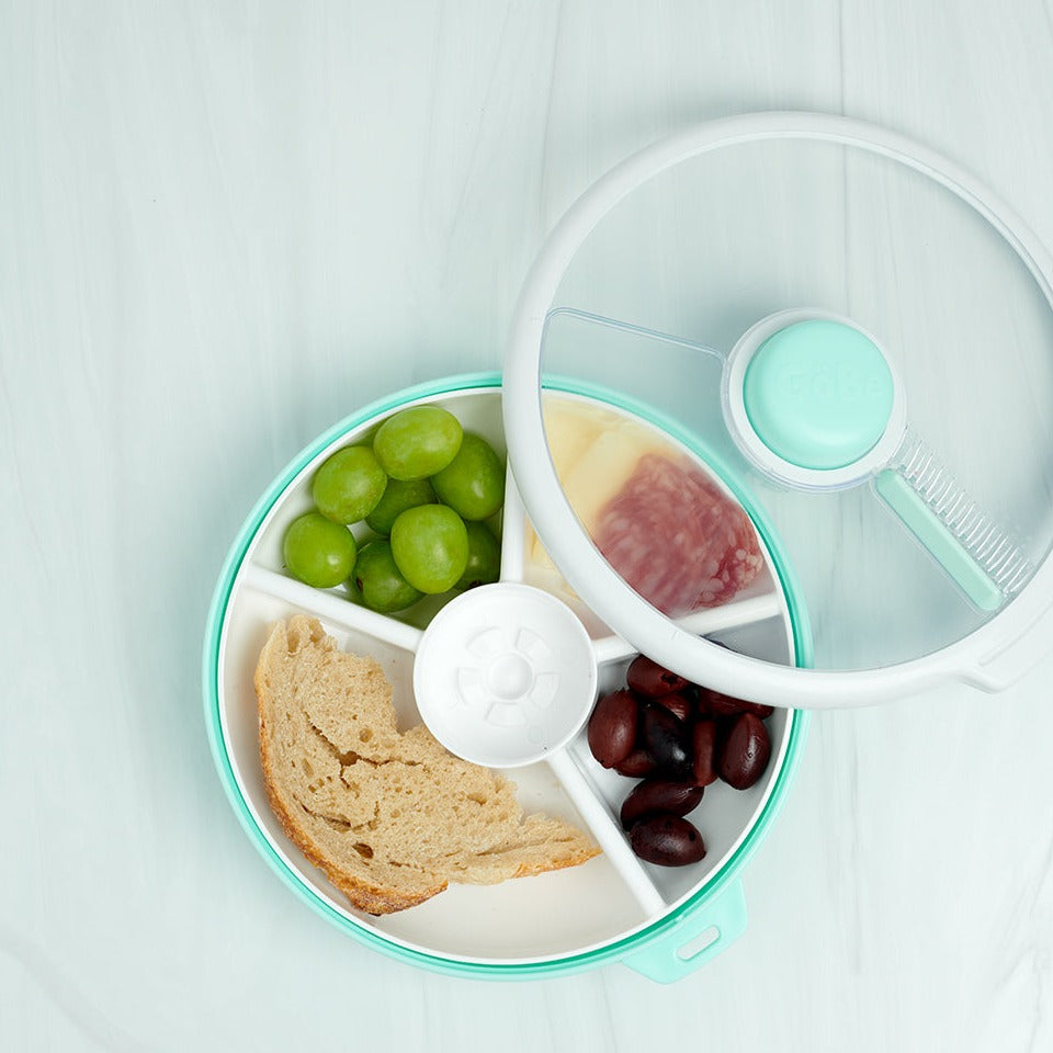 Gobe snack spinner lunch box in pale blue and white.