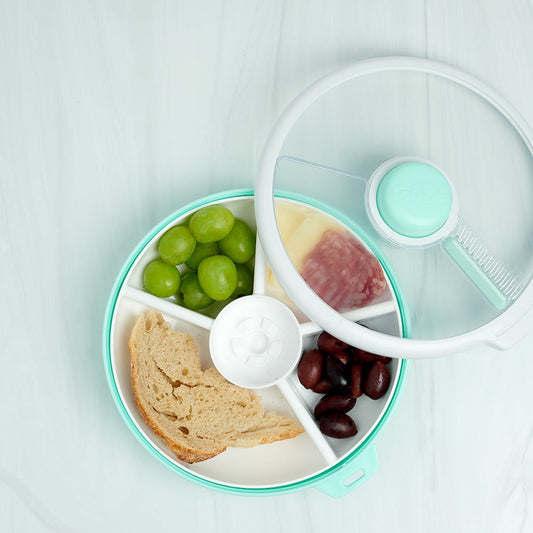 Gobe snack spinner lunch box in pale blue and white.
