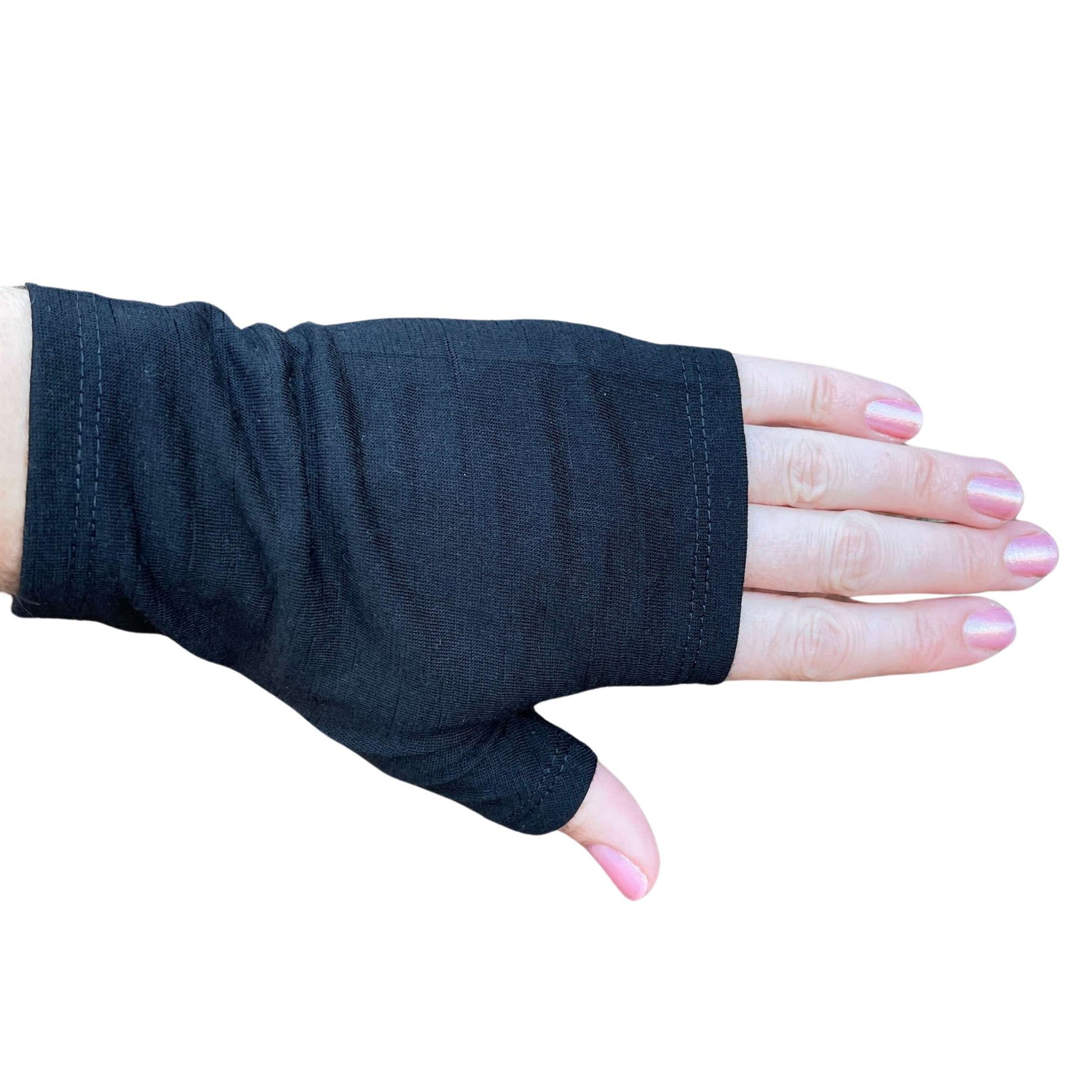 Fingerless merino gloves in plain black.