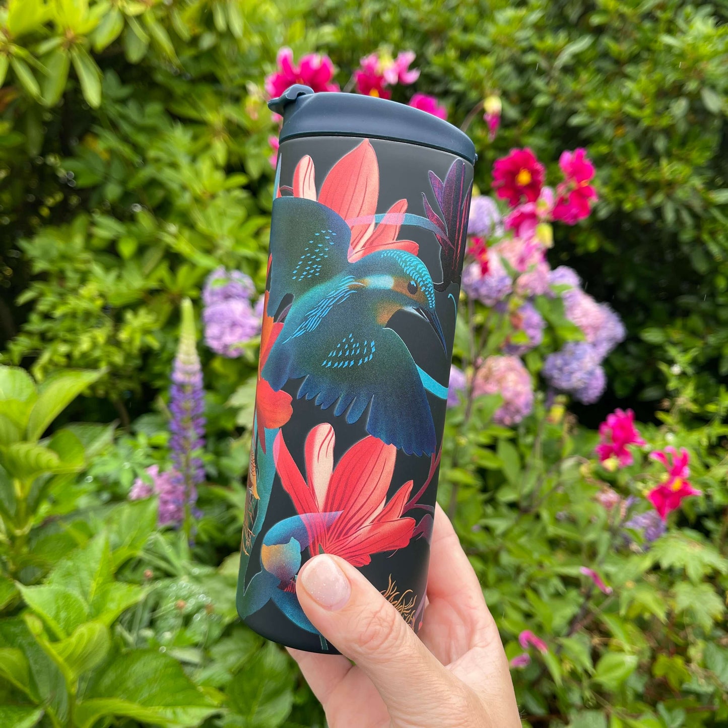 Flox reusable cup in navy blue with Kingfisher and Orchid print.
