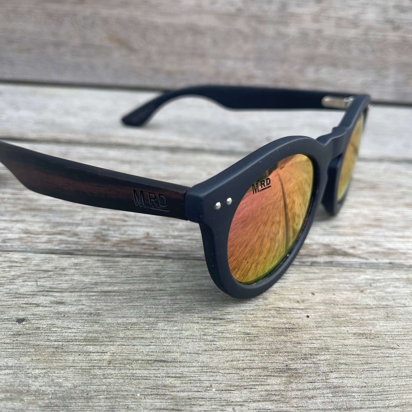 Womens black frame sunglasses with pink reflective lens in a Grace Kelly style.