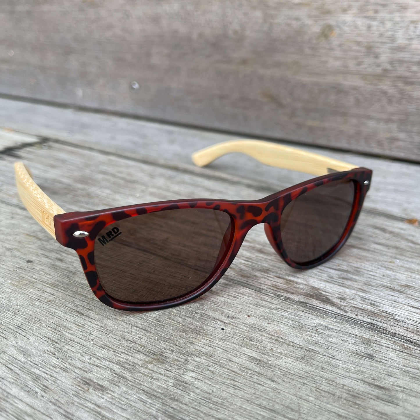 Kids sunglasses with Tortoiseshell frame and wooden arms.