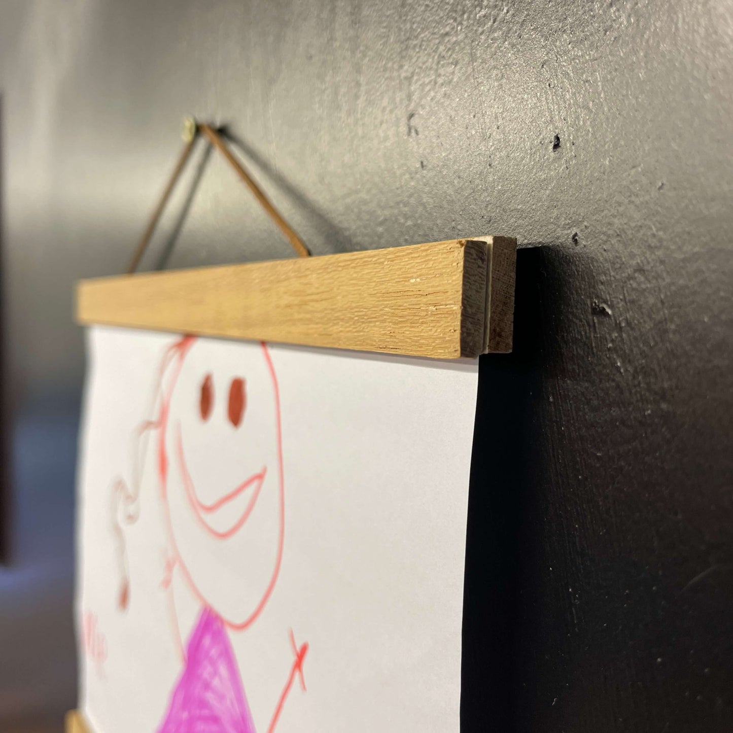 Wooden magnet picture frame in natural wood.