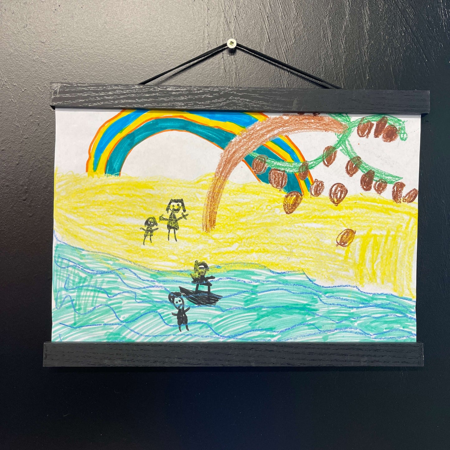 Wooden magnet picture frame in black.