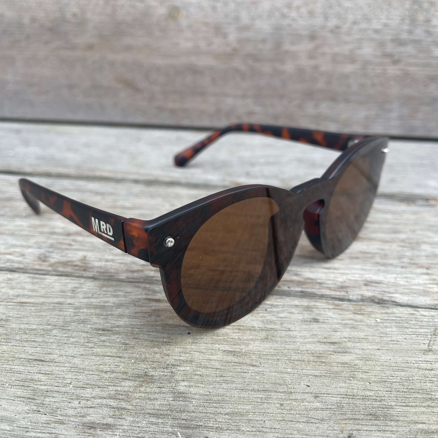 Womens sunglasses with tortoiseshell frames.