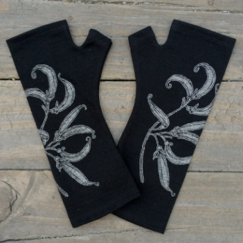 Merino Wool Gloves - Black Flax. Hand made in New Zealand by Kate Watts