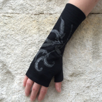 Merino Wool Gloves - Black Flax. Hand made in New Zealand by Kate Watts and on a womans hand