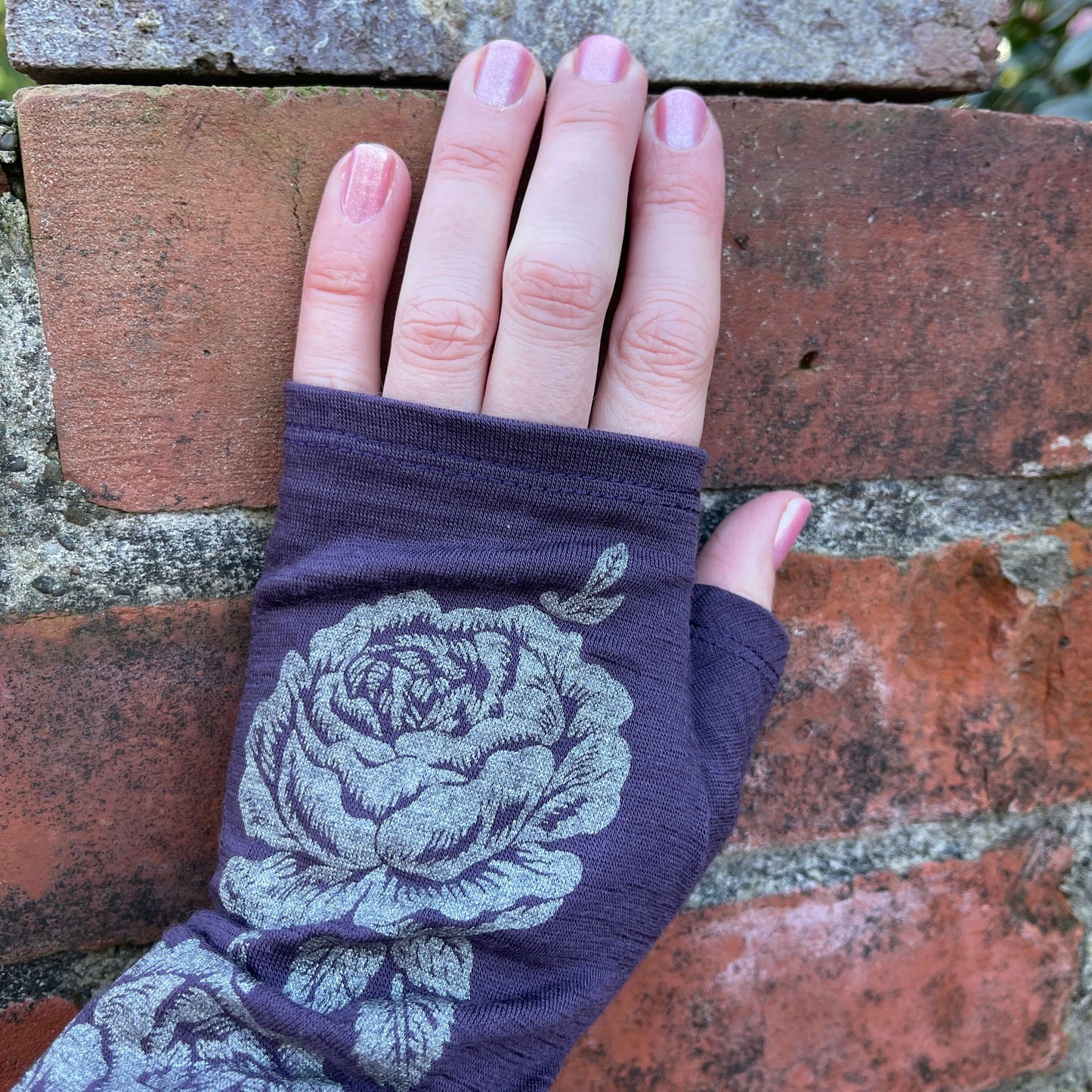 Fingerless merino gloves in purple with silver rose print.