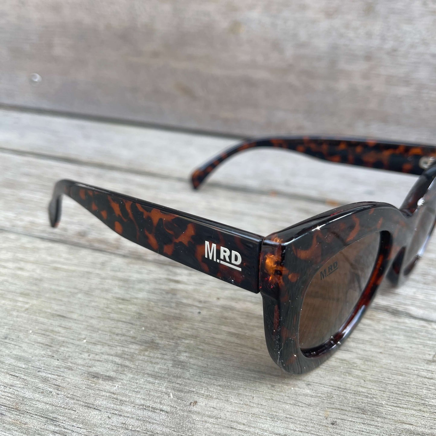 Womens sunglasses with Elizabeth Taylor style frames in tortoiseshell.