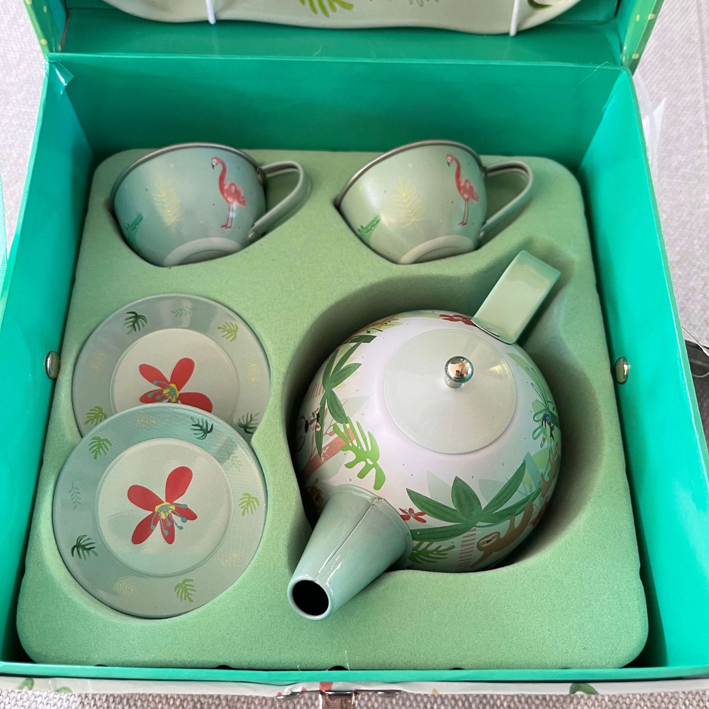 Childrens tin zoo themed tea set.