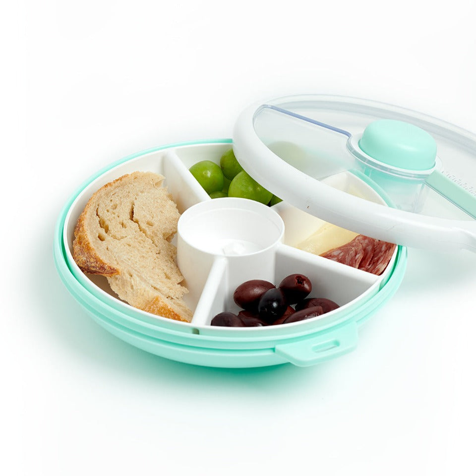 Gobe snack spinner lunch box in pale blue and white.