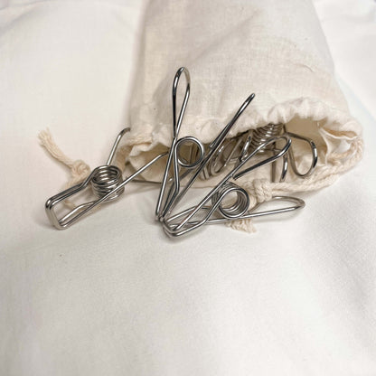 Stainless steel pegs with cotton bag.