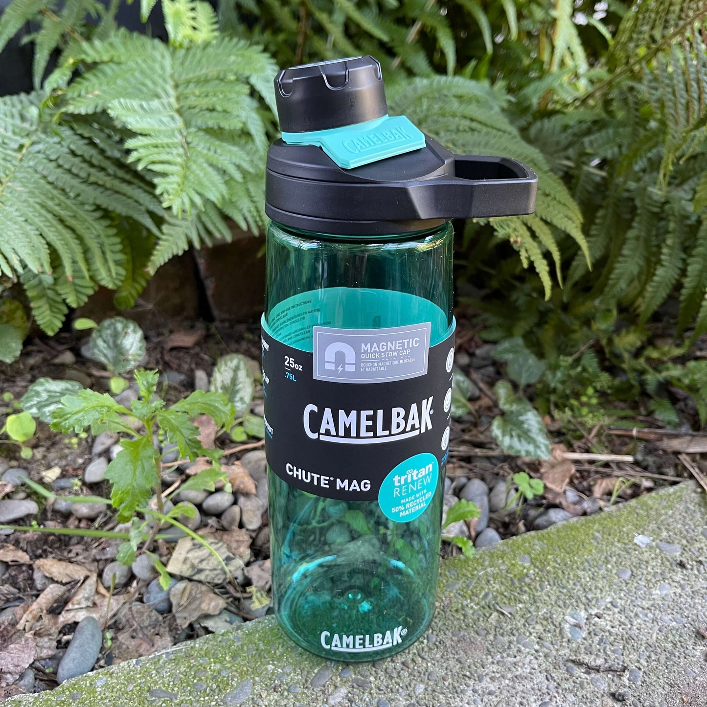 Camelbak chute mag drink bottle in coastal green.