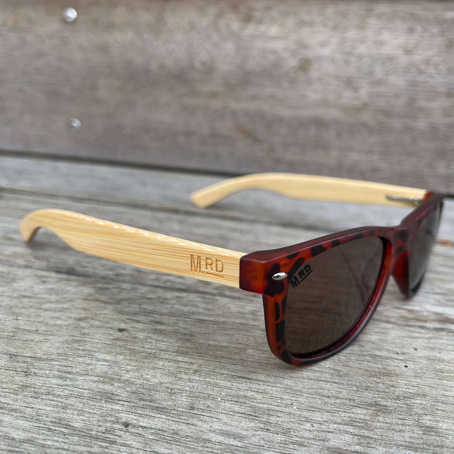 Kids sunglasses with Tortoiseshell frame and wooden arms.