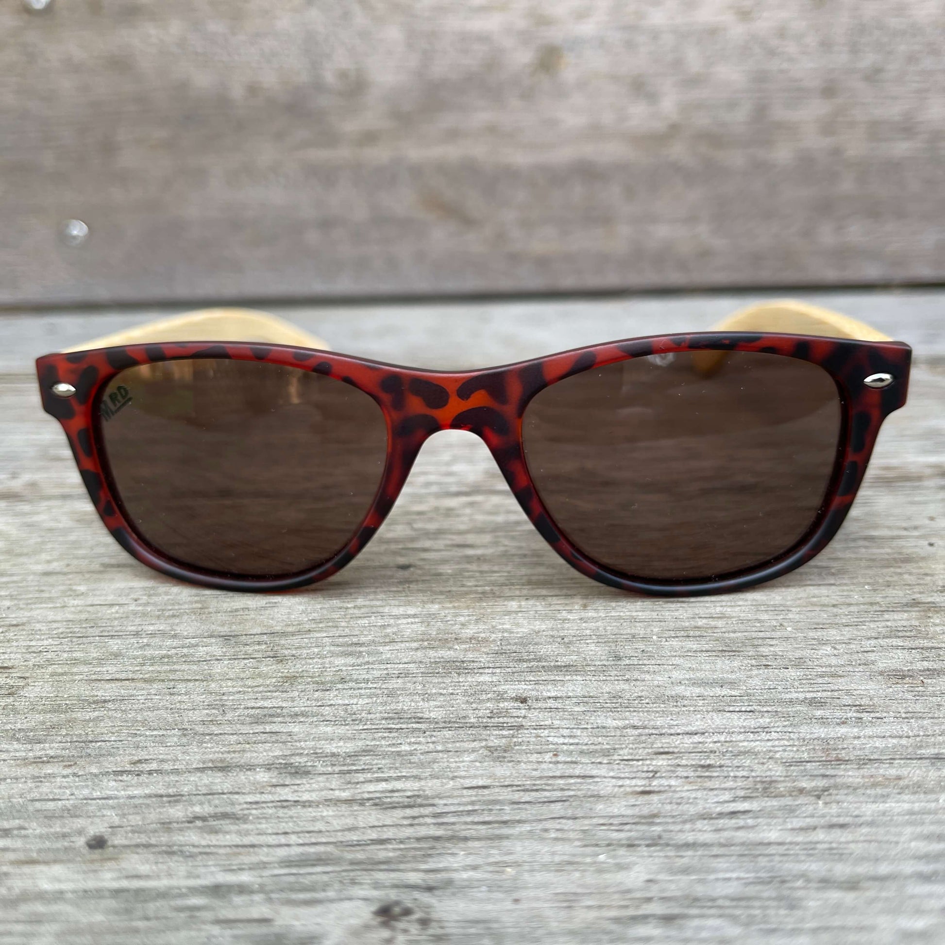 Kids sunglasses with Tortoiseshell frame and wooden arms.