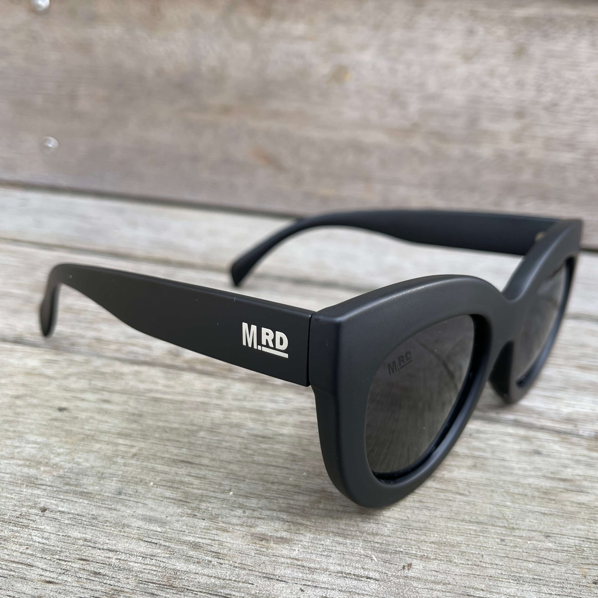 Womens sunglasses with Elizabeth Taylor style frames in black