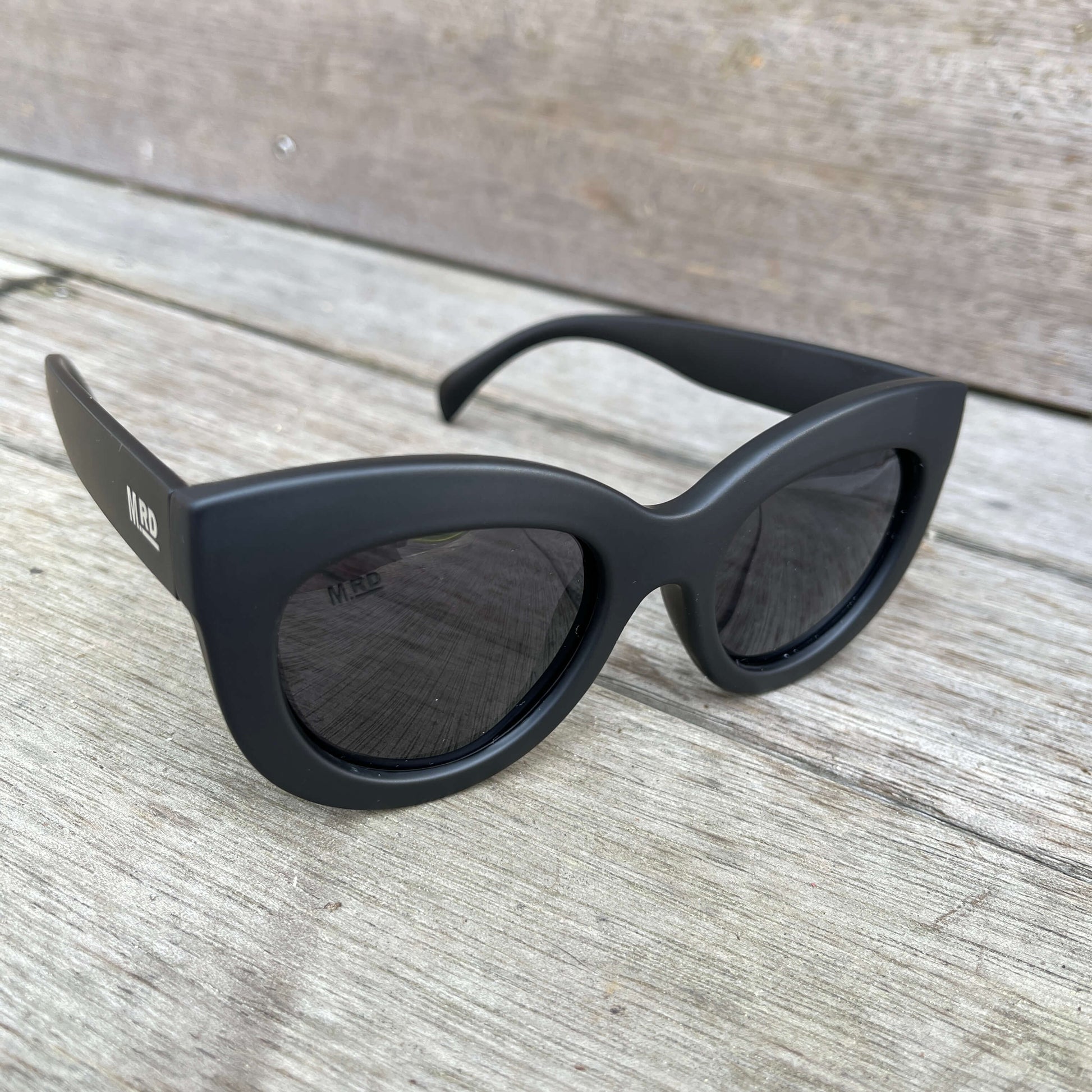 Womens sunglasses with Elizabeth Taylor style frames in black