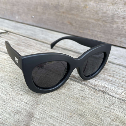 Womens sunglasses with Elizabeth Taylor style frames in black