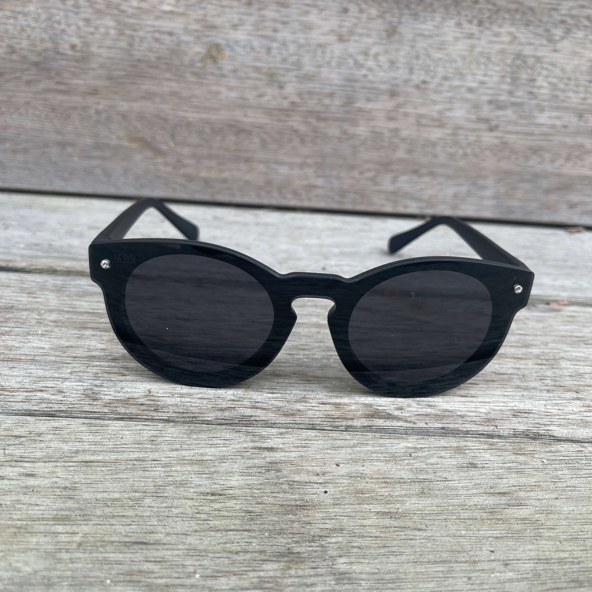 Womens sunglasses in Marilyn Monroe style with black frames.