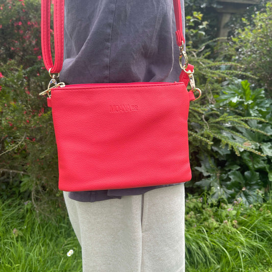 Red clutch from Moana Rd.