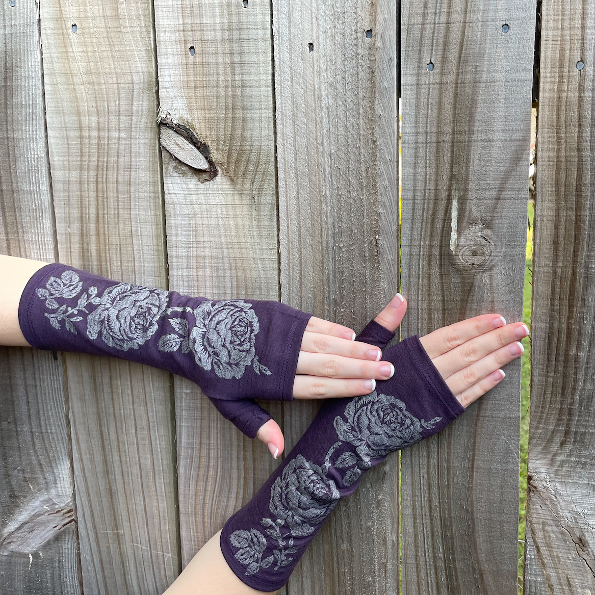 Fingerless merino gloves in purple with silver rose print.