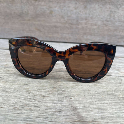 Womens sunglasses with Elizabeth Taylor style frames in tortoiseshell.
