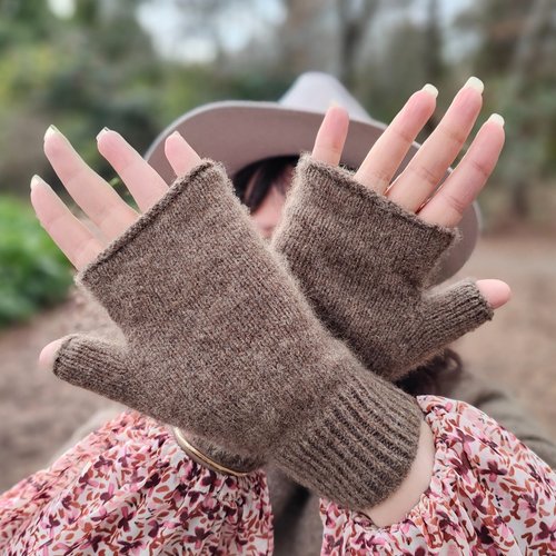 Fingerless gloves in natural brown wool by Wyld.